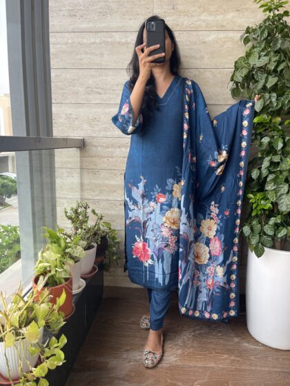 AV154- Muslin Kalamakri Straight Cut 3Pc Kurta, Pant, Dupatta Set