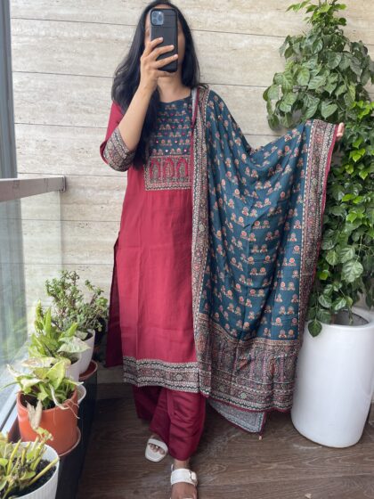 Av157-Muslin Kalamakri Straight Cut 3Pc Kurta, Pant, Dupatta Set